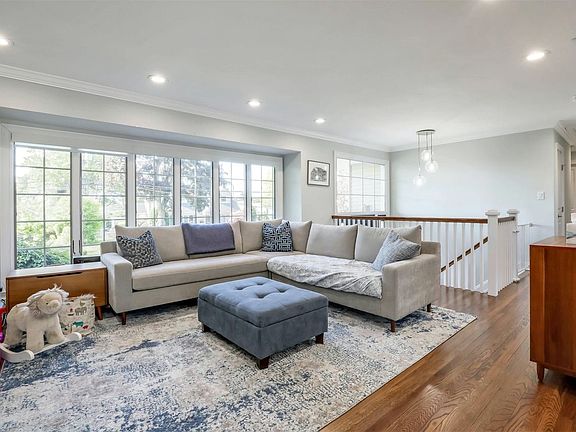 3rd image of 69 Cedar Dr W
