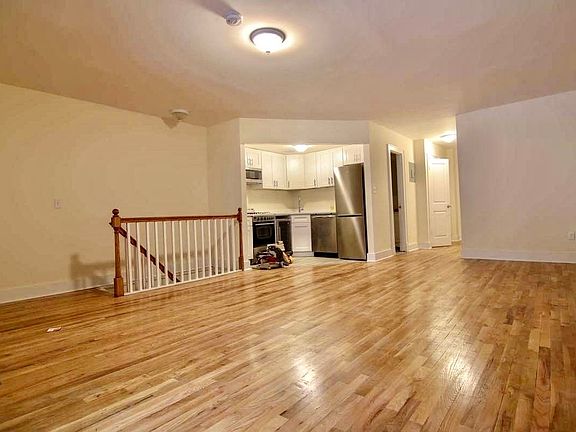 4th image of 40 W 73rd St #B