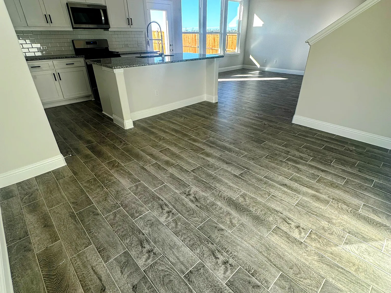 4 bed, 2037 sqft, $2,095 — Photo 4