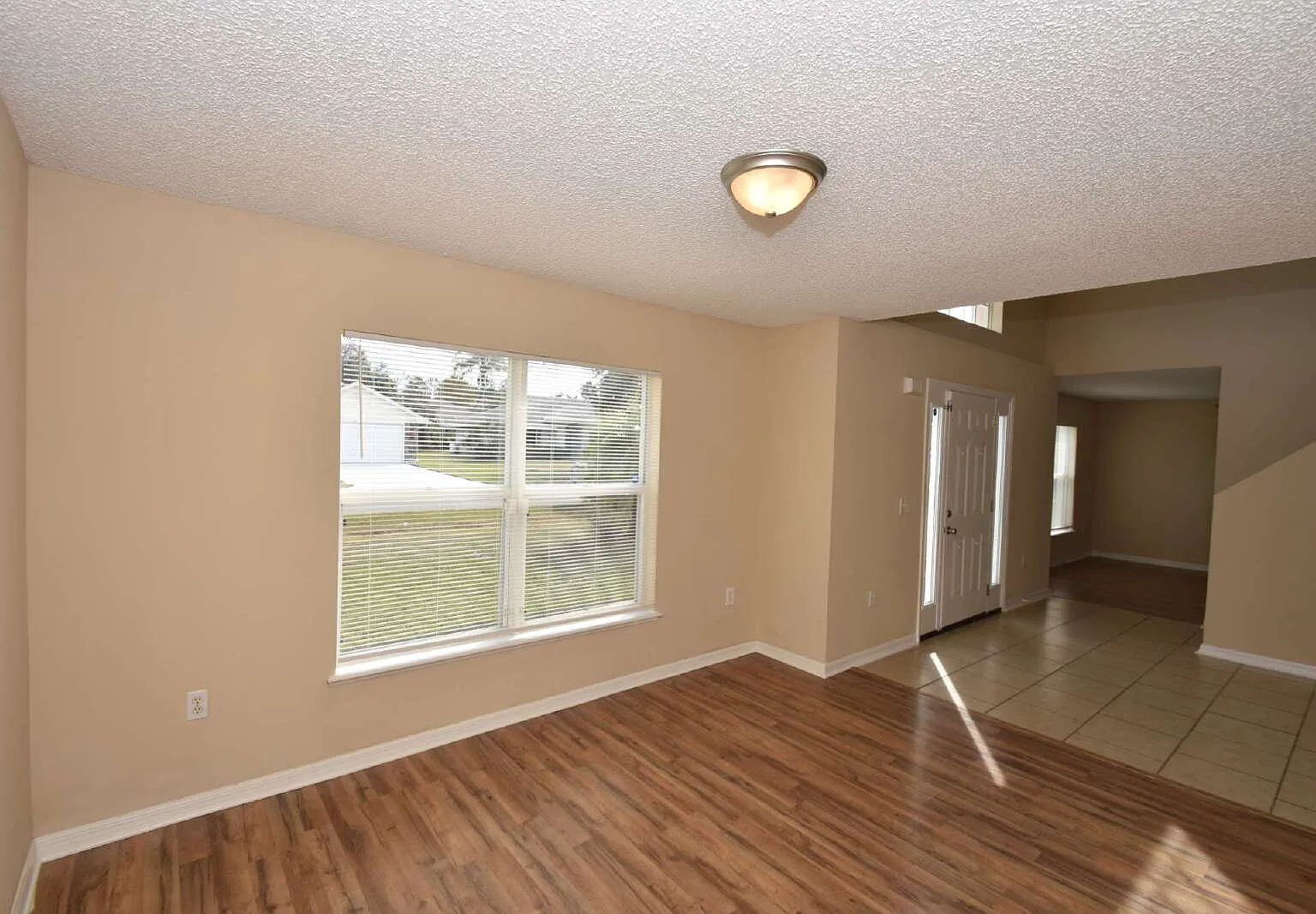 5 bed, 2.5 bath, 2928 sqft, $2,400 — Photo 4