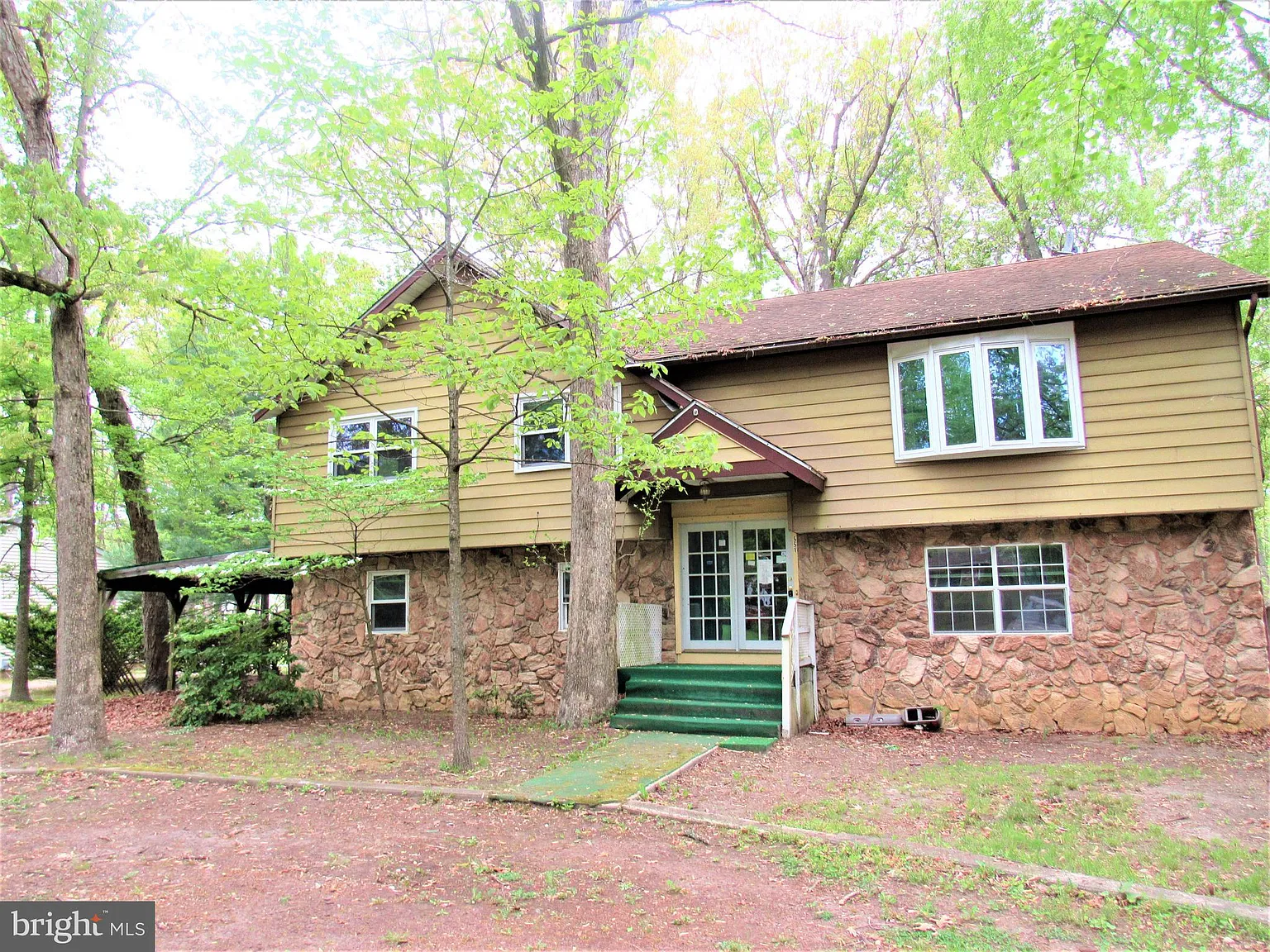 551 Longwood Ave photo 1