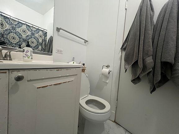 3rd image of 5417 N Glenwood Ave APT 2