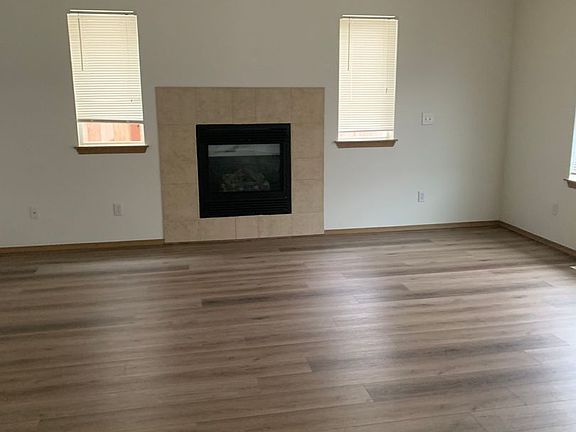 3rd image of 10423 198th Street Ct E
