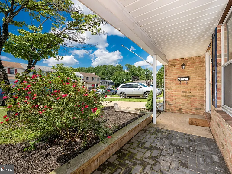 6517 Jefferson Ct — Photo 2