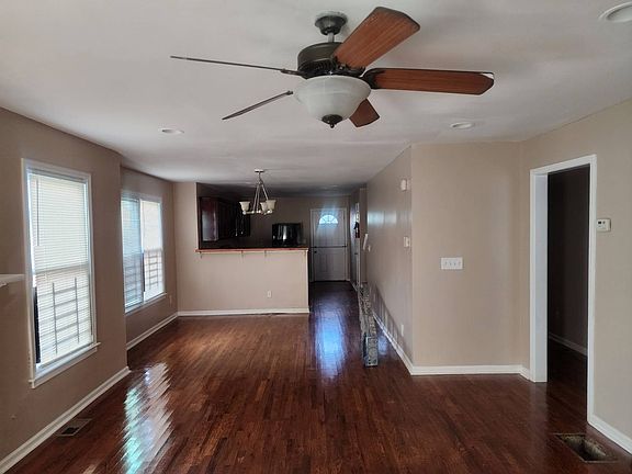 2nd image of 1006 Martin St SE