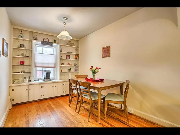 563 E Frederick St — Photo 4