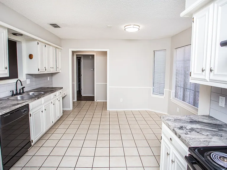 3401 Essex Ave — Photo 4