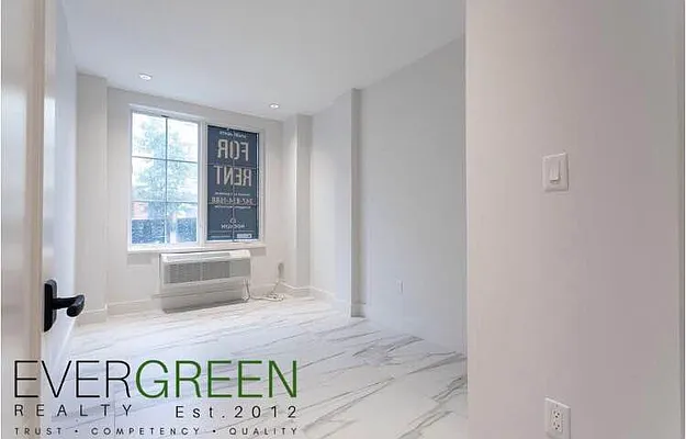 Rented by Evergreen Apartments BK | media 27