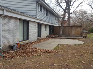 716 Saint Johns Dr, Delafield, WI 53018