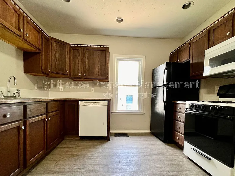 708 Elizabeth St — Photo 7