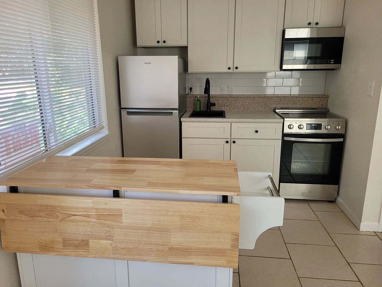 533 Ditmar St — Photo 4