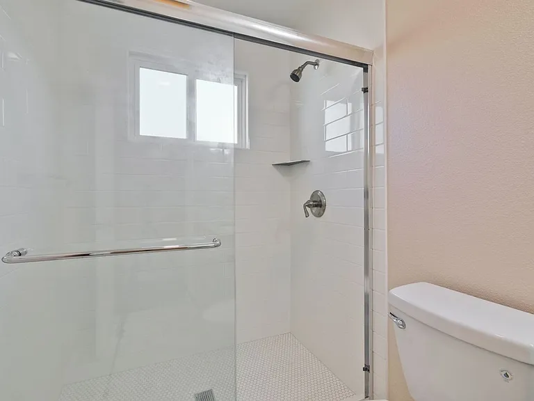 1425 Sunshadow Ln — Photo 38