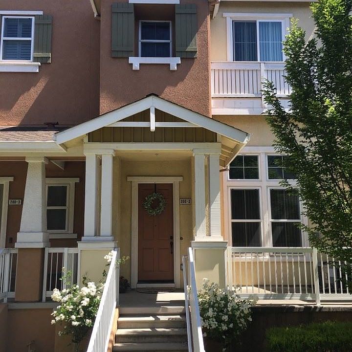 1st image of 200 Old Oak Ln Unit 2