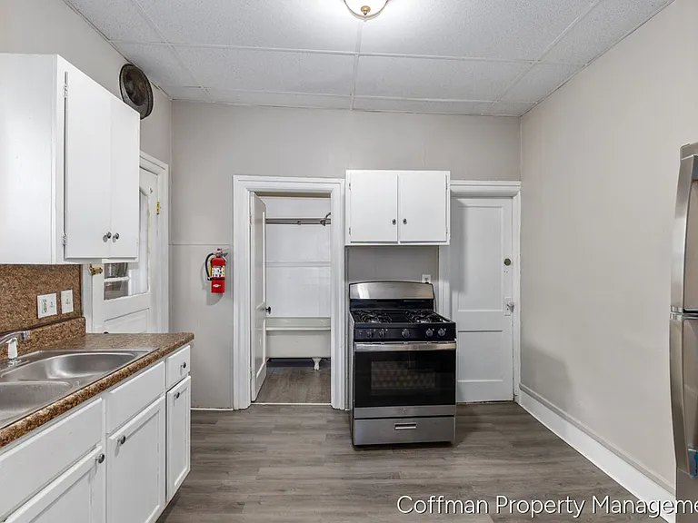 1545 Queen Ave NE — Photo 12