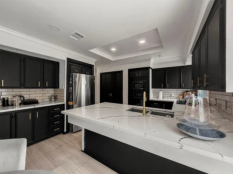 2358 Binley Dr — Photo 16