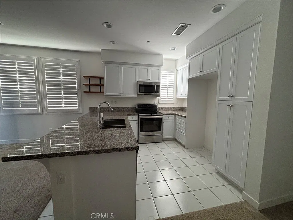 2 bed, 2.5 bath, 1279 sqft, $3,500 — Photo 4