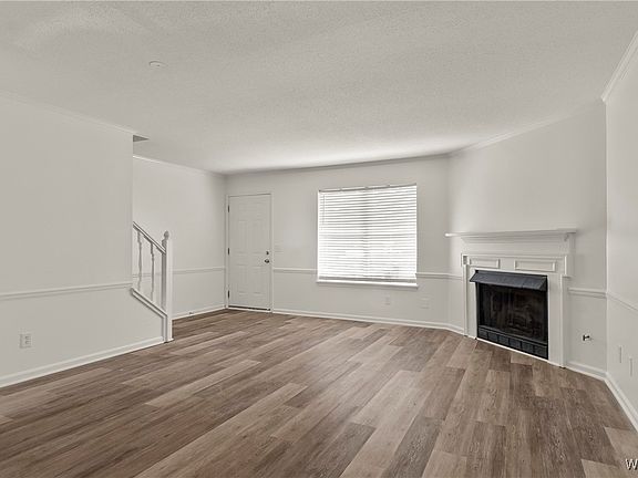 3rd image of 1044 Fairfax Dr