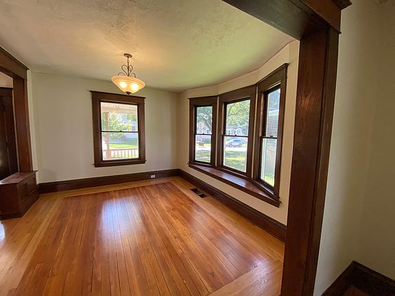 4th image of 545 Carrier St NE