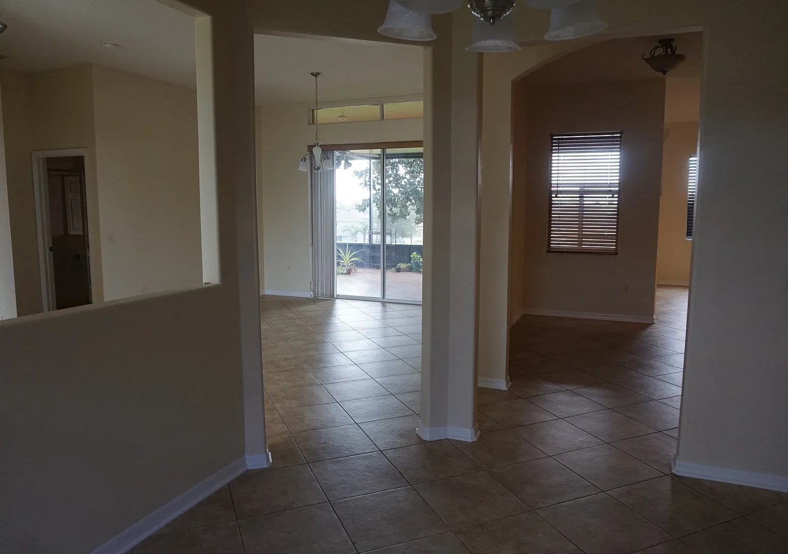 Gorgeous 5x4 home in gated community — Photo 3