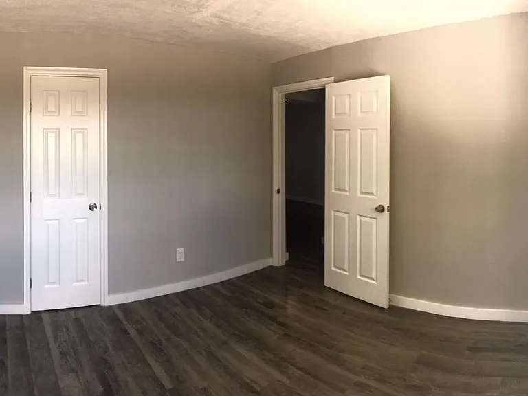 St George Apartments — Photo 45