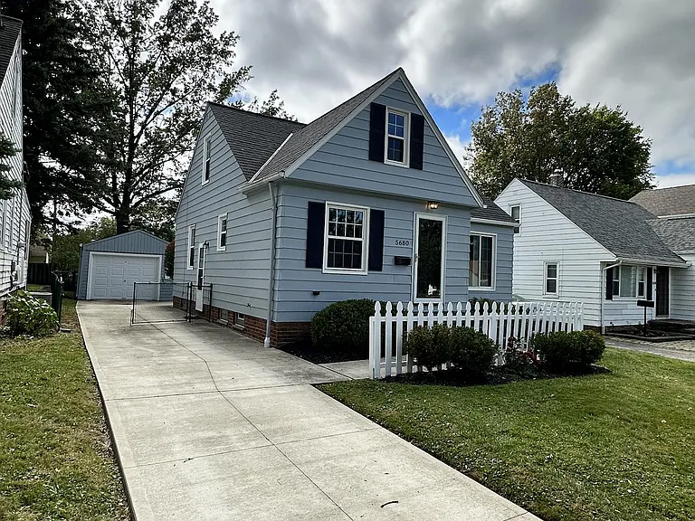 5680 Shawnee Dr — Photo 2