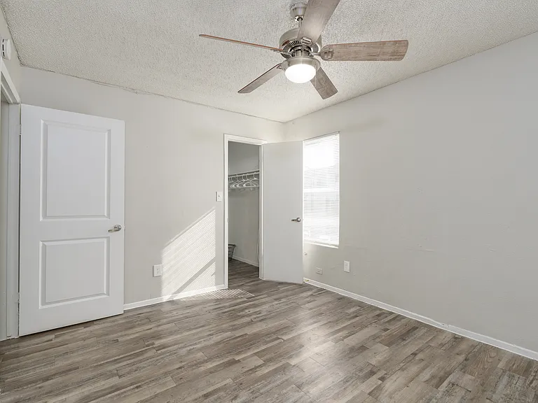 Rock Island Apartments — Photo 25