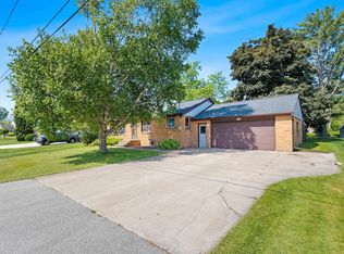 513 Lacona Ct, Green Bay, WI 54313