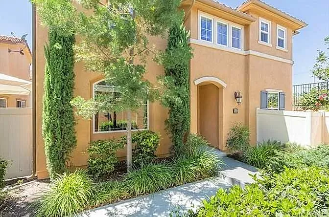 4 bed, 2020 sqft, $1,600 — Photo 2