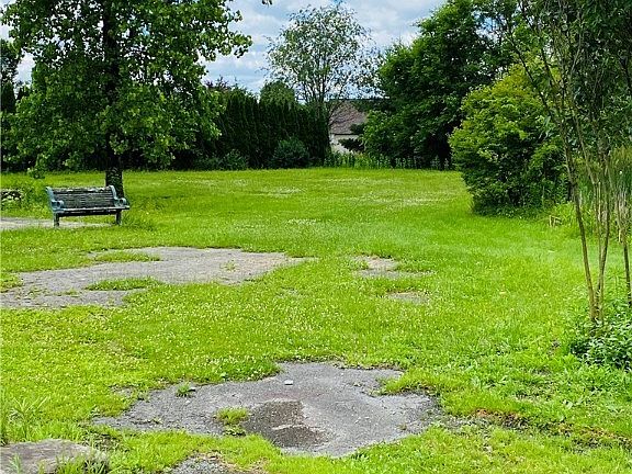 2nd image of 3905 Dobbins Rd