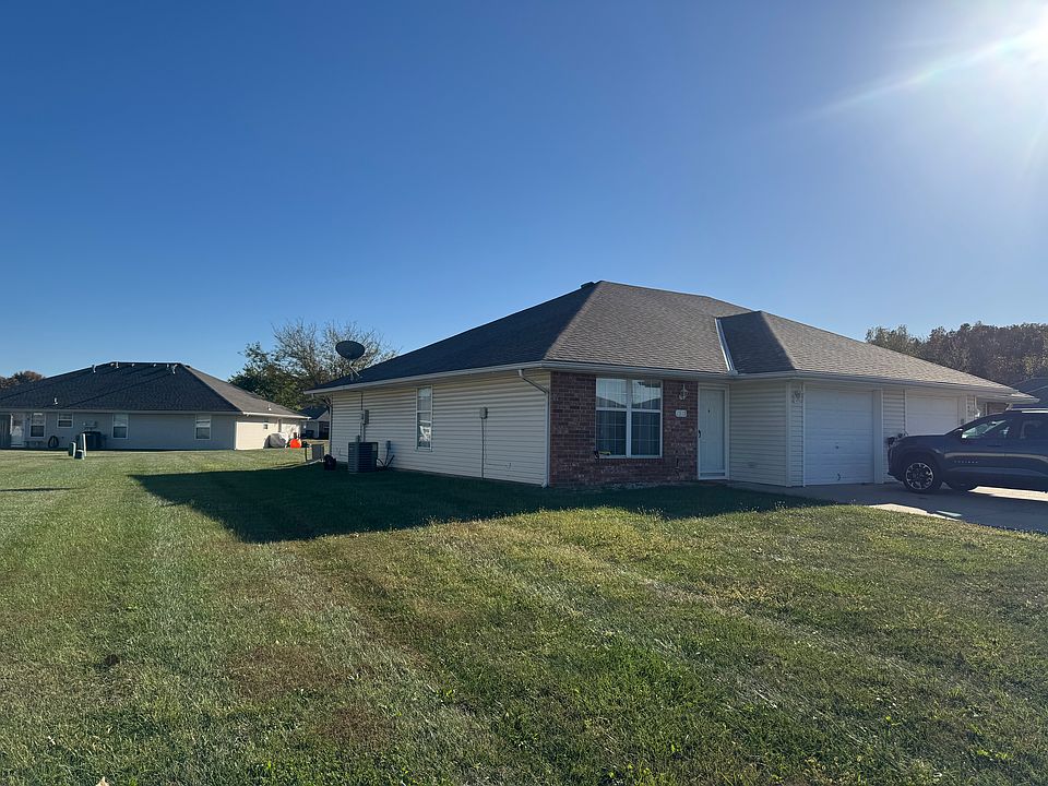 Left angle of unit front yard angled