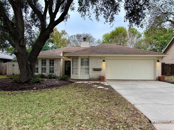 116 Bougainvillea St, Lake Jackson, TX 77566