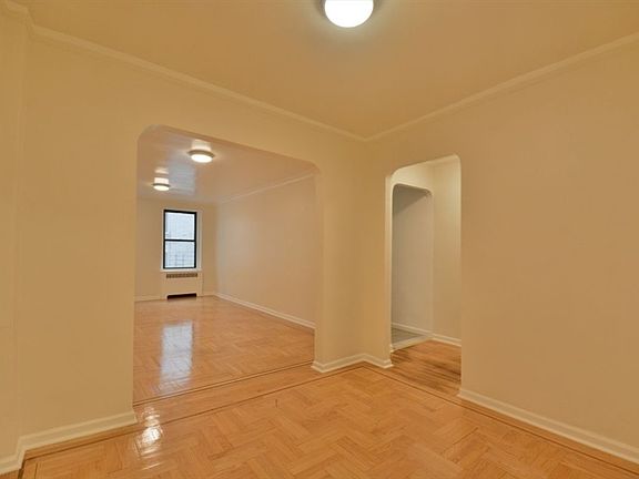 2nd image of 909 Sheridan Ave APT 3K
