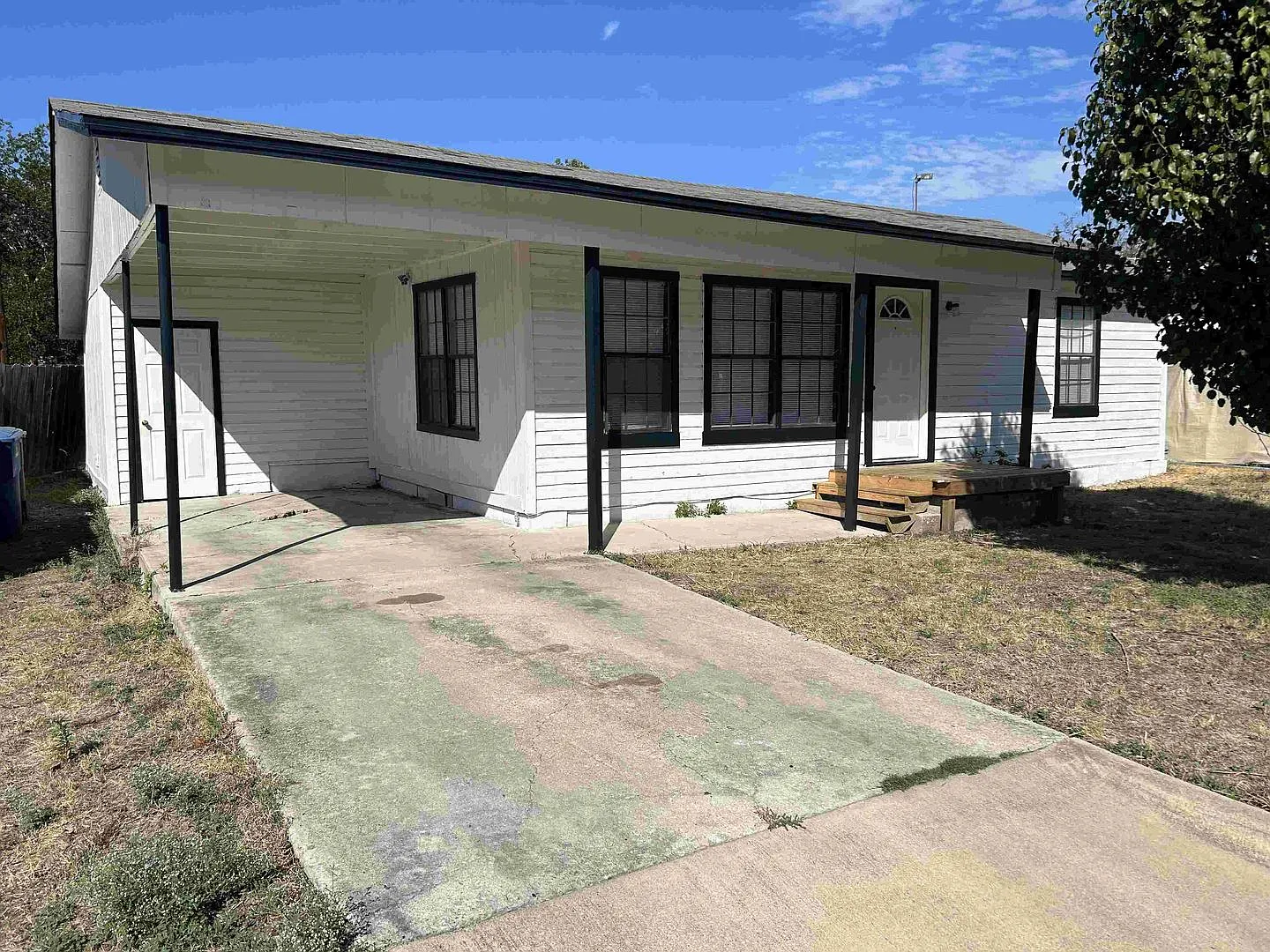3-Bedroom Home with Large Yard Close to Schools! — Photo 2