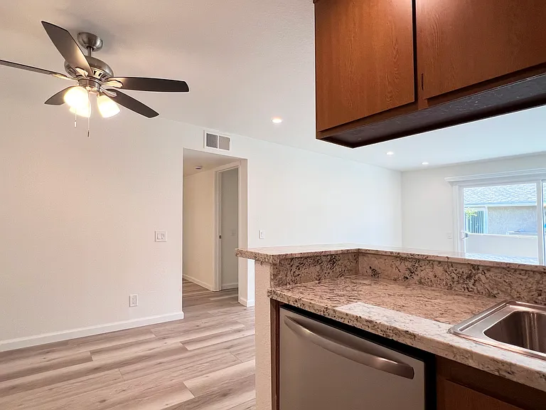 134 S Western Ave #10 — Photo 10
