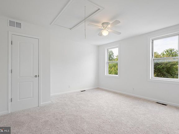 5th image of 2917 Virginia Ave