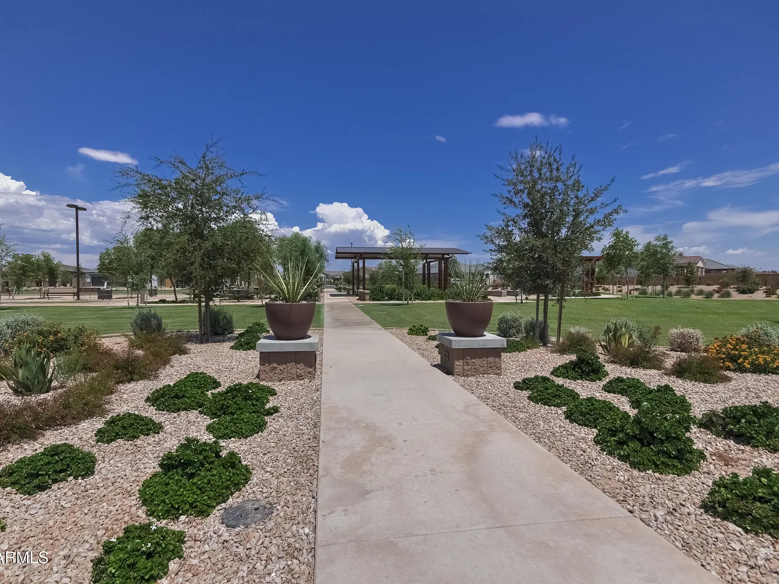 4 bed, 2.0 bath, 1942 sqft, $2,300 — Photo 3