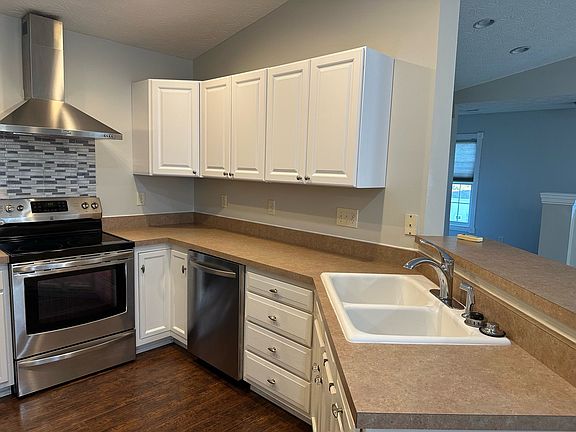 2nd image of 2280 Jackson Ct #305
