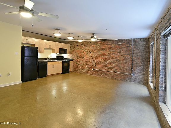 4th image of 133 N Sycamore St APT 03