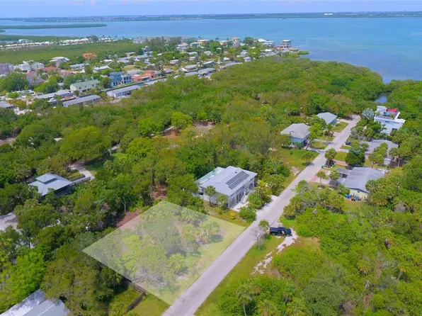 561 Gulf Bay Rd, Longboat Key, FL 34228