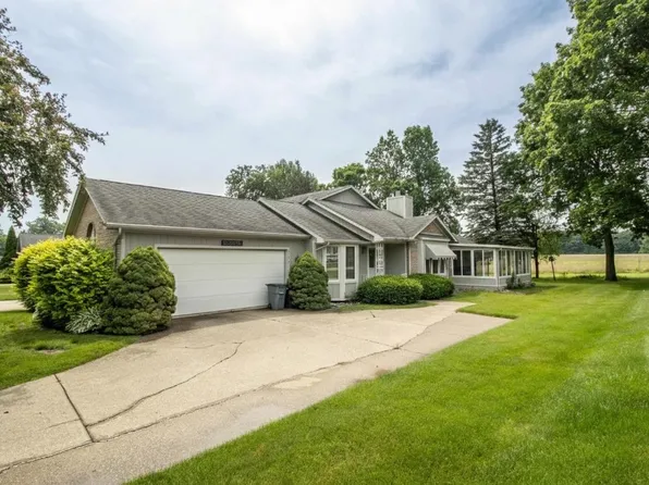 5546 Hickory Cir, Flushing, MI 48433