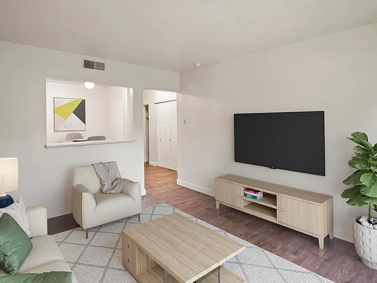 Westport Edge Apartments — Photo 5