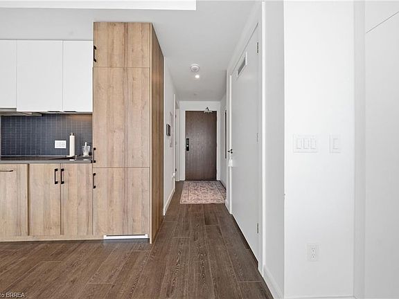 4th image of 741 King St W #107