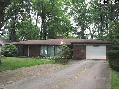 544 Oak Knoll Ave NE photo 1