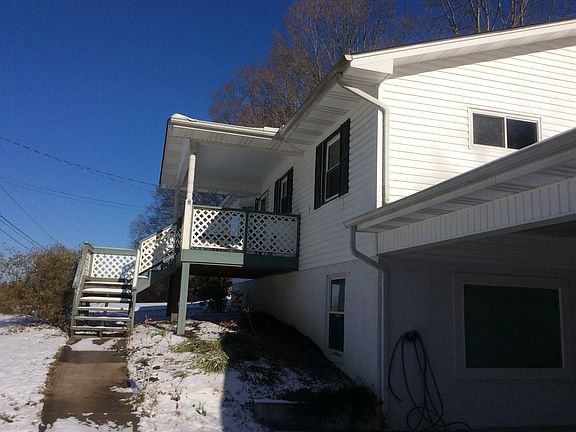 Walk and stairs to frt door