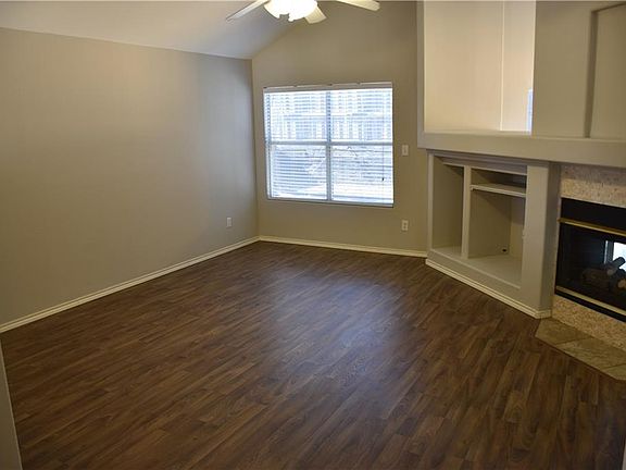 3rd image of 1028 Barkridge Dr