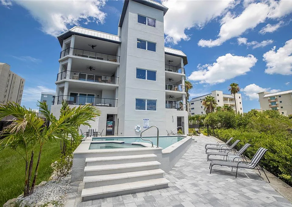 19505 Gulf Blvd #304
