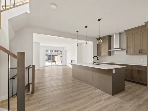 152 Creekstone Cir, Calgary, AB T0L 0X0