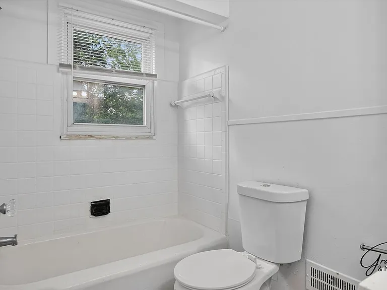 18474 Kelly Rd — Photo 12