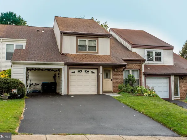 15 Barrel Stave Cir, Horsham, PA 19044