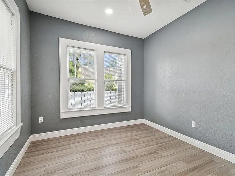 6810 N Navin Ave — Photo 60